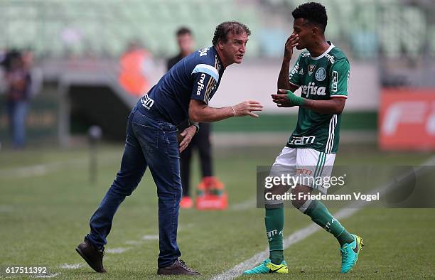 Head coach Cuca of Palmeiras gives advise to Tche Tche during the match between Palmeiras and Sport Recife for the Brazilian Series A 2016 at Allianz...