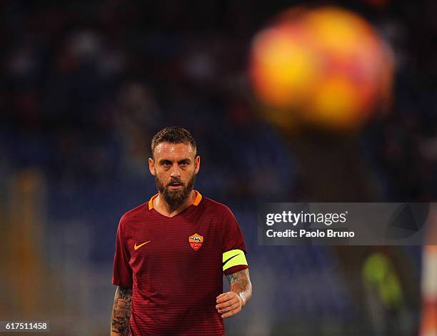 Daniele De Rossi of AS Roma looks on during the Serie A match between AS Roma and US Citta di Palermo at Stadio Olimpico on October 23, 2016 in Rome,...