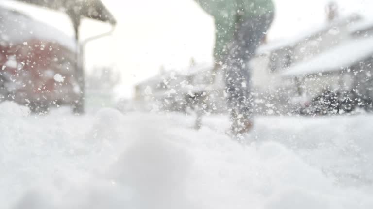 https://media.gettyimages.com/id/617548372/video/male-worker-shoveling-fresh-snow-from-the-front-yard-and-making-pile.jpg?b=1&s=640x640&k=20&c=rChHB4AHUw1pc-leRJyrd-EVuGksGnbwO2CG6-VYIC0=