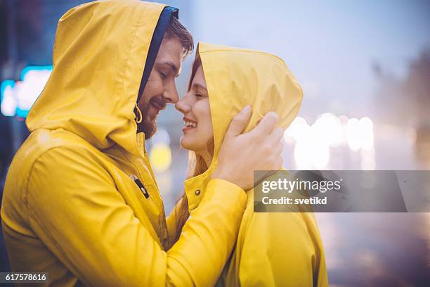 here comes the kiss - rain kiss stock pictures, royalty-free photos & images