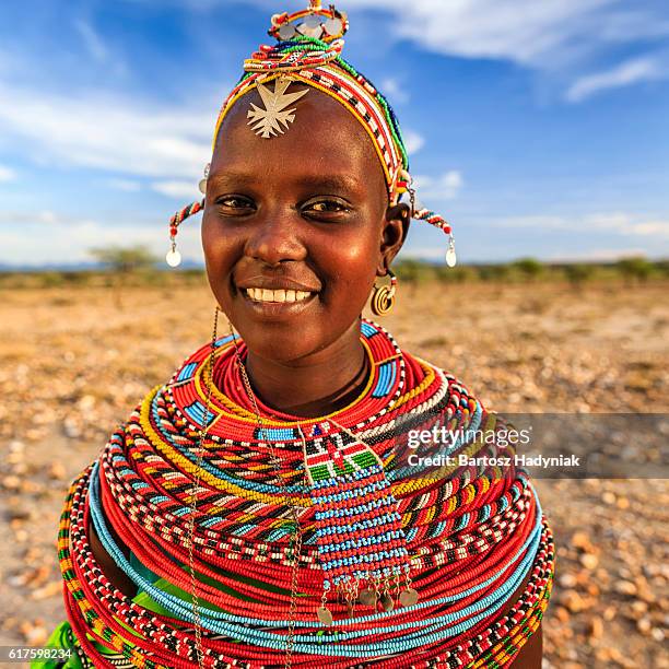 portrait of african woman from samburu tribe, kenya, africa - masai stockfoto's en -beelden