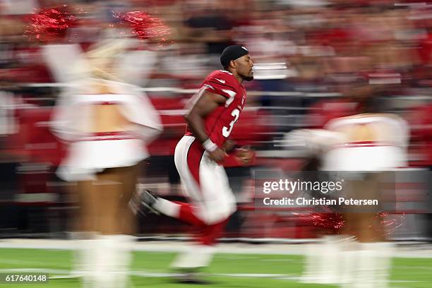 Running back David Johnson of the Arizona Cardinals runs onto the field before the NFL game against the Seattle Seahawks at the University of Phoenix...