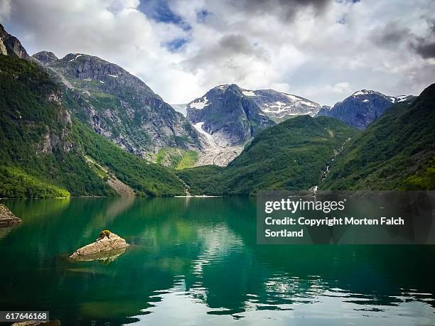 lake bondhus - hardangerfjord ストックフォトと画像