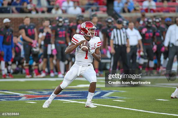 Houston Cougars quarterback Greg Ward Jr. During the game between SMU and Houston at Gerald J. Ford Stadium in Dallas, TX