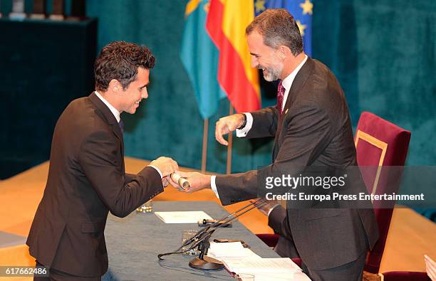Javier Gomez Noya receives the Princess of Asturias Awards for Sports 2016 from King Felipe VI of Spain during the Princesa de Asturias Awards 2016...