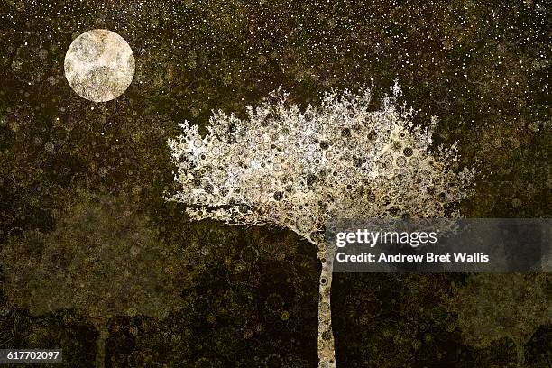 tree illuminated at night by a full moon - surreal 幅插畫檔、美工圖案、卡通及圖標