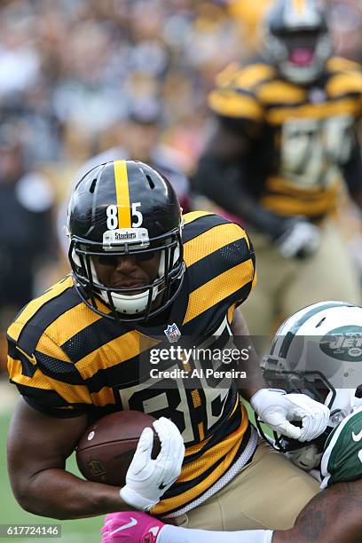 Tight End Xavier Grimble of the Pittsburgh Steelers has a long gain against the New York Jets at Heinz Field on October 9, 2016 in Pittsburgh,...