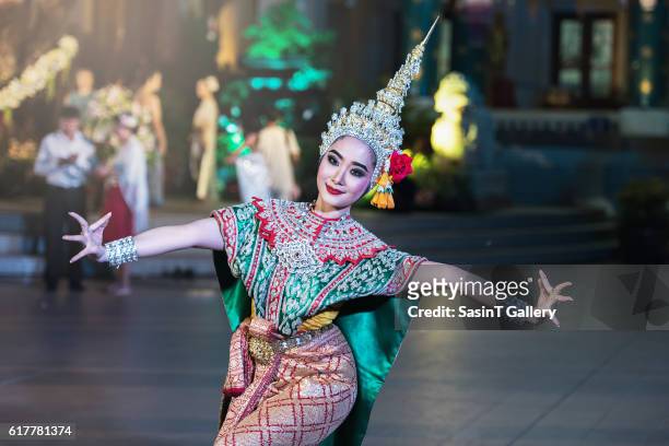 khon is traditional dance drama art of thai classical masked - affengott stock-fotos und bilder