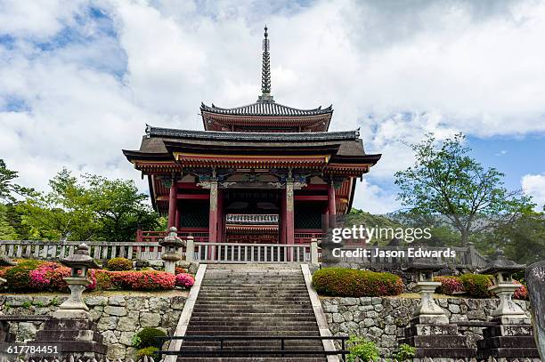 a buddhist temple on a mountaintop overlooking the kyoto skyline. - kiyomizu dera temple foto e immagini stock