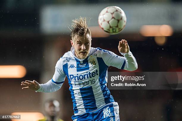Scott Jamieson of IFK Goteborg goes up for a header during the Allsvenskan match between IFK Goteborg and AIK at Gamla Ullevi on October 24, 2016 in...