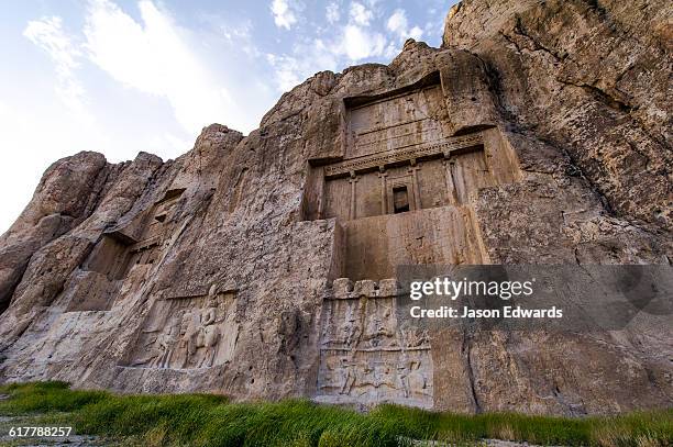 there are four tombs belonging to achaemenid kings carved from the rock face at the archeological site of naqsh-e rustam also known as the necropolis. - paphos stockfoto's en -beelden