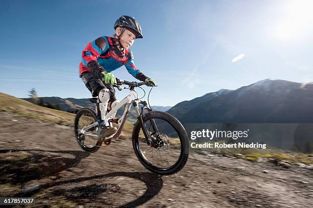 "mountain biker riding downhill, saalbach-hinterglemm, zell am see, salzburg, austria" - protective sportswear stock pictures, royalty-free photos & images