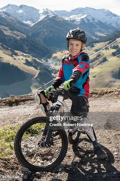 "mountain biker riding on track through mountain, saalbach-hinterglemm, zell am see, salzburg, austria" - cross country cycling stock pictures, royalty-free photos & images