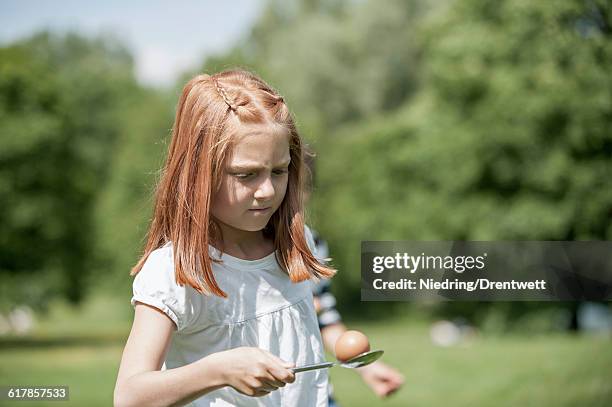 Balance Using Spoon 926 Spoon Balancing Stock Photos, High-Res Pictures, and Images - Getty ...