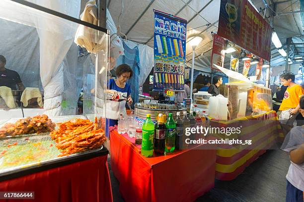 drinks and ice cream stalls at pasar malam, singapore - singapore night market stock pictures, royalty-free photos & images