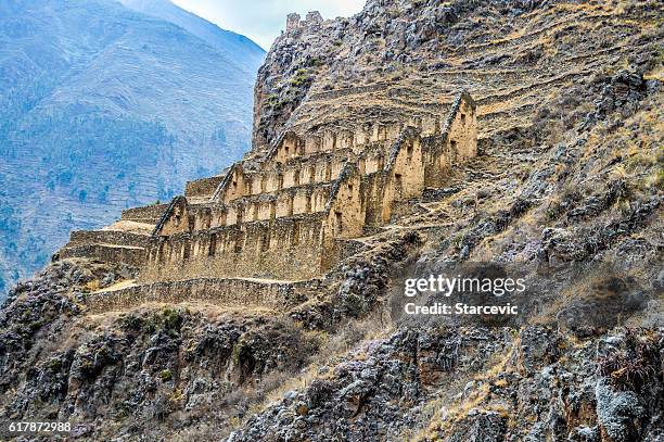 inka-ruinen in peru - festung ollantaytambo - bezirk cuzco stock-fotos und bilder