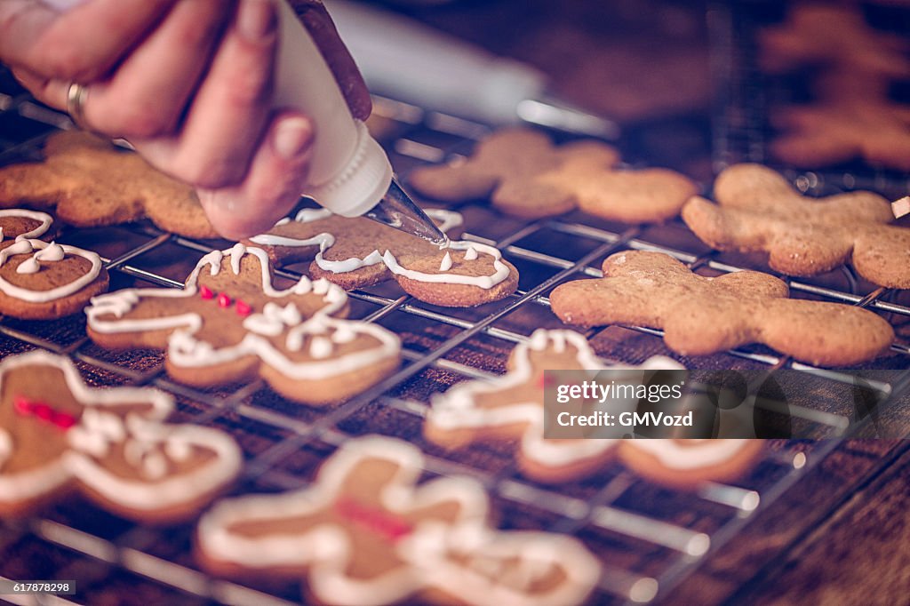 Decorating Christmas Cookies with Icing