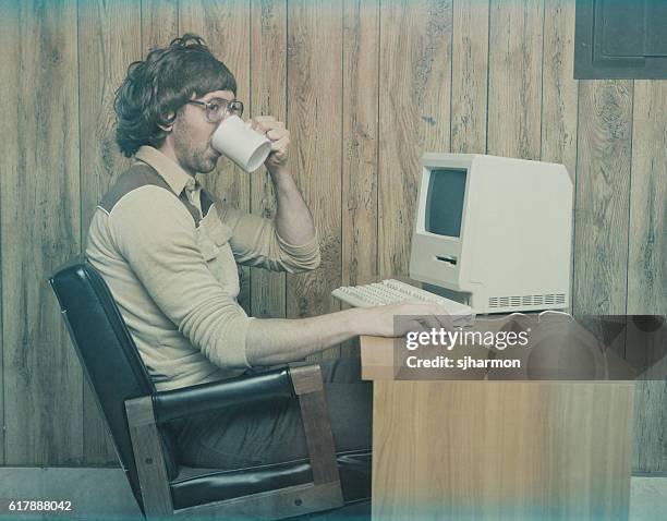 retro 1980s computer worker drinking coffee - 1980 office stock pictures, royalty-free photos & images