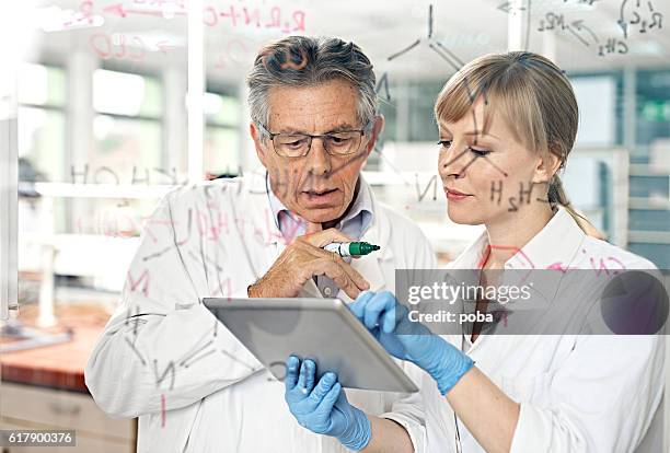 Tech Labdraw 175 Lab Tech Computer Drawing Stock Photos, High-Res Pictures, and ...