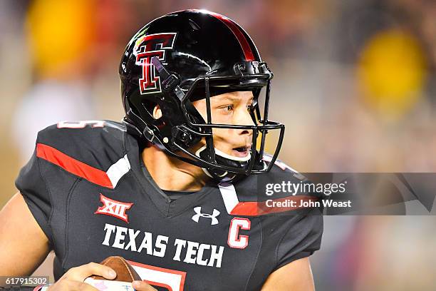 Patrick Mahomes II of the Texas Tech Red Raiders looks to pass the ball during the game against the Oklahoma Sooners on October 22, 2016 at AT&T...