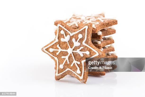 star shape christmas gingerbread cookies - gingerbread men stockfoto's en -beelden