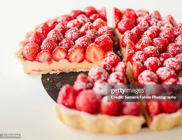 fresh pie slices - pie stockfoto's en -beelden