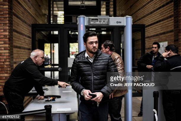 The man, who was arrested end of September 2016 for destroying hardware with a petanque ball in an Apple Store in Dijon, arrives for his trial at...