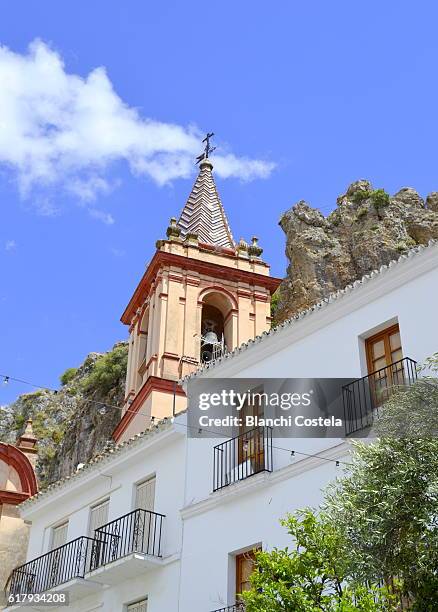 church in zahara de la sierra in cadiz, spain - vejer de la frontera stockfoto's en -beelden