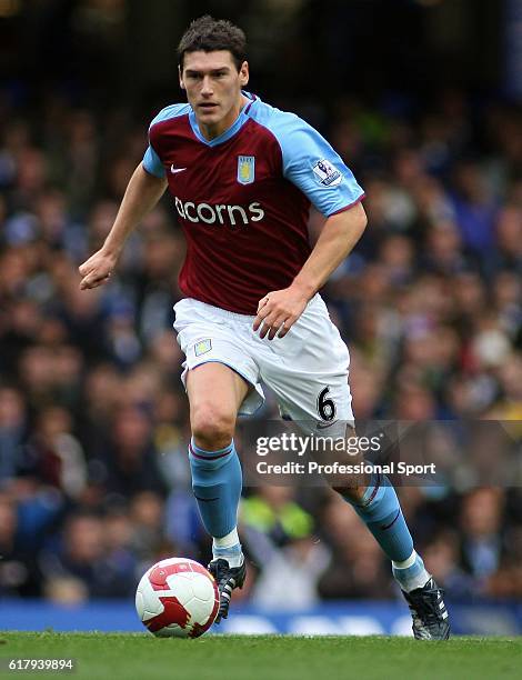 Gareth Barry of Aston Villa in action during the Barclays Premier League match between Chelsea and Aston Villa at Stamford Bridge on October 5, 2008...