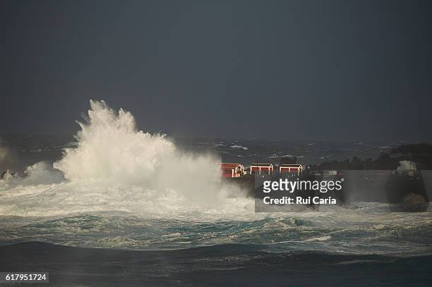 sea storm - rui caria stockfoto's en -beelden