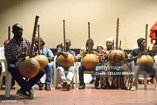 Kogar Instrument 190 Kora Instrument Stock Photos, High-Res Pictures, and Images - Getty ...