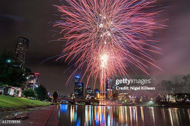 melbourne fireworks - melbourne festival stockfoto's en -beelden