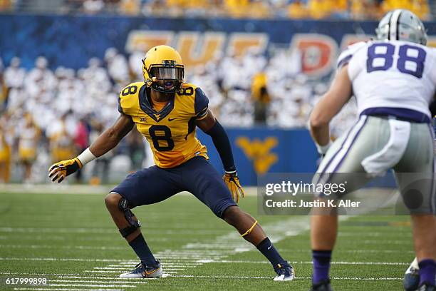 Kyzir White of the West Virginia Mountaineers in action during the game against the Kansas State Wildcats on October 1, 2016 at Mountaineer Field in...