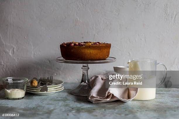 afternoon cake - serving dish stock-fotos und bilder