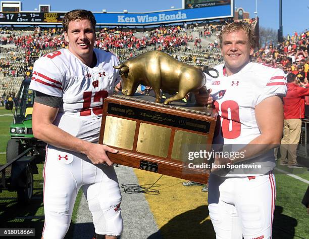 Wisconsin Badgers quarterback Bart Houston and Wisconsin Badgers fullback Austin Ramesh hoist the Heartland Trophy after a Big Ten Conference...