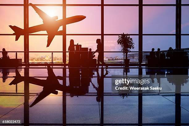 airport - airplane passenger stock-fotos und bilder