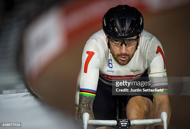 Bradley Wiggins of Great Britain competes in the Madison Chase Six Day London Cycling at the Velodrome on October 25, 2016 in London, England.