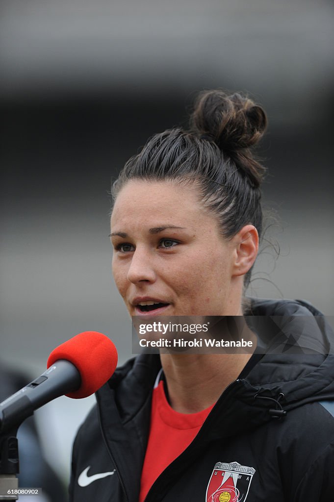 Urawa Red Diamonds Ladies v NTV Beleza - Nadeshiko League