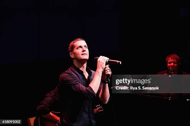 Musician Rob Thomas performs on stage during an Evening with Rob Thomas to benefit Sidewalk Angels at Samsung 837 at Samsung 837 on October 25, 2016...