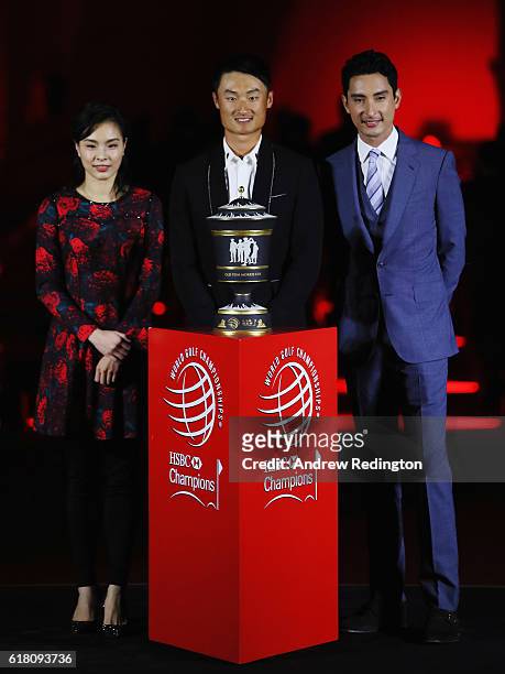 Chinese Olympians Wu Minxia and Alex Hua Tian pose alongside golfer Haotong Li during a photocall at the Himalayas Centre prior to the start of the...