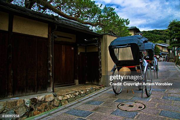 rickshaw in kyoto - kiyomizu temple stock pictures, royalty-free photos & images