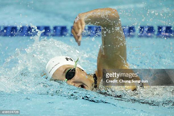 Emma Robinson of New Zealand competes in the Women's 400m Freestyle heats on the day two of the FINA Swimming World Cup 2016 Tokyo at Tokyo Tatsumi...