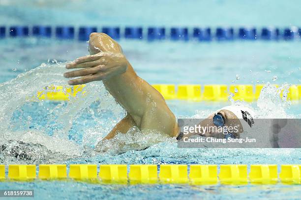 Katinka Hosszu of Hungary competes in the Women's 400m Freestyle heats on the day two of the FINA Swimming World Cup 2016 Tokyo at Tokyo Tatsumi...