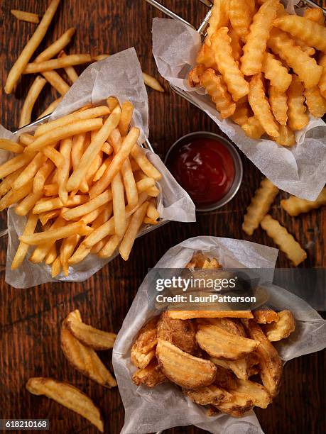 cestas de batatas fritas - french fries - fotografias e filmes do acervo