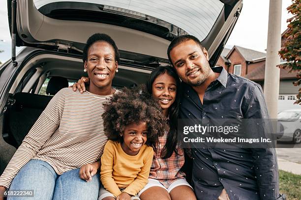 viagem em família - drive atividade desportiva imagens e fotografias de stock