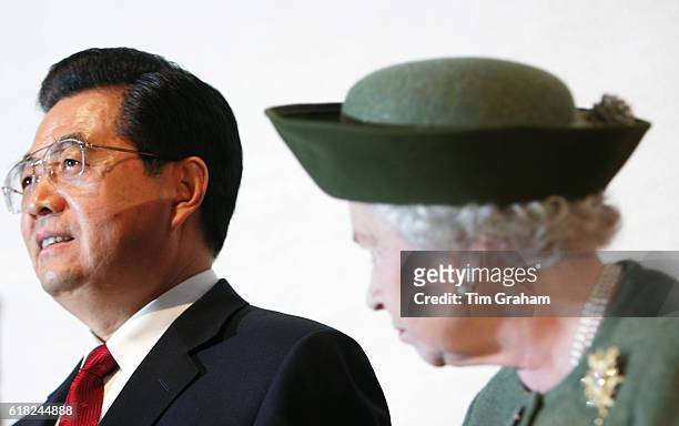 Queen Elizabeth II and Mr Hu Jintao, President of the People's Republic of China, at The Royal Academy of Arts for the exhibition 'China: The Three...