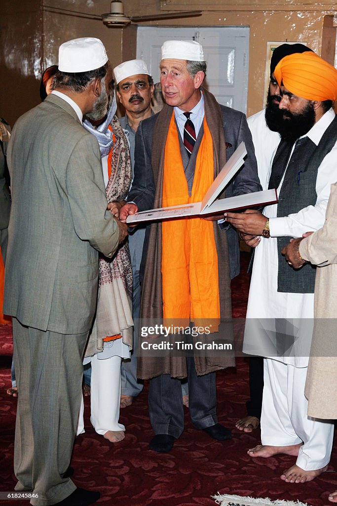 Pakistan - Prince Charles Visits The Sikh Temple Gurdwara