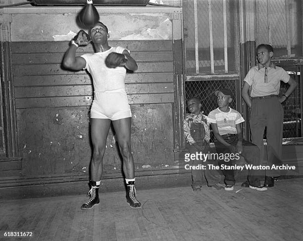 Middleweight champion Sugar Ray Robinson hitting the speed bag, circa 1955.