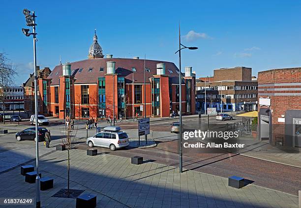 swindon's redeveloped central library - swindon stock pictures, royalty-free photos & images