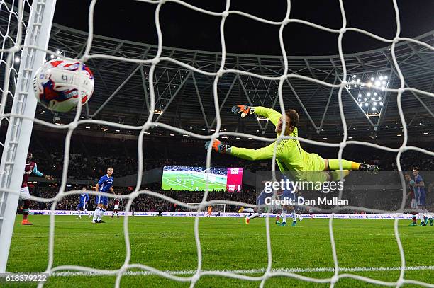 Cheikhou Kouyate of West Ham United scores his sides first goal during the EFL Cup fourth round match between West Ham United and Chelsea at The...